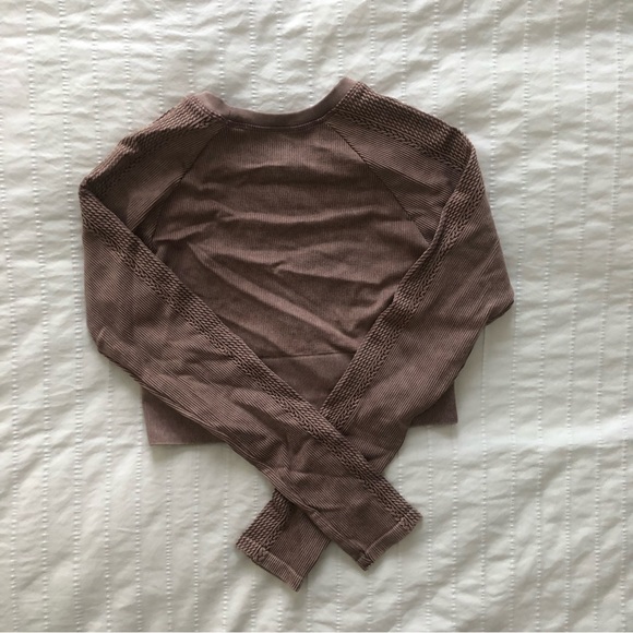 Brand new OFFLINE by Aerie top - Picture 2 of 8